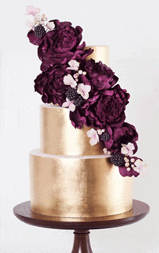 flower crown style wedding cake